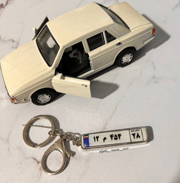 یک طرف شماره پلاک خودرو