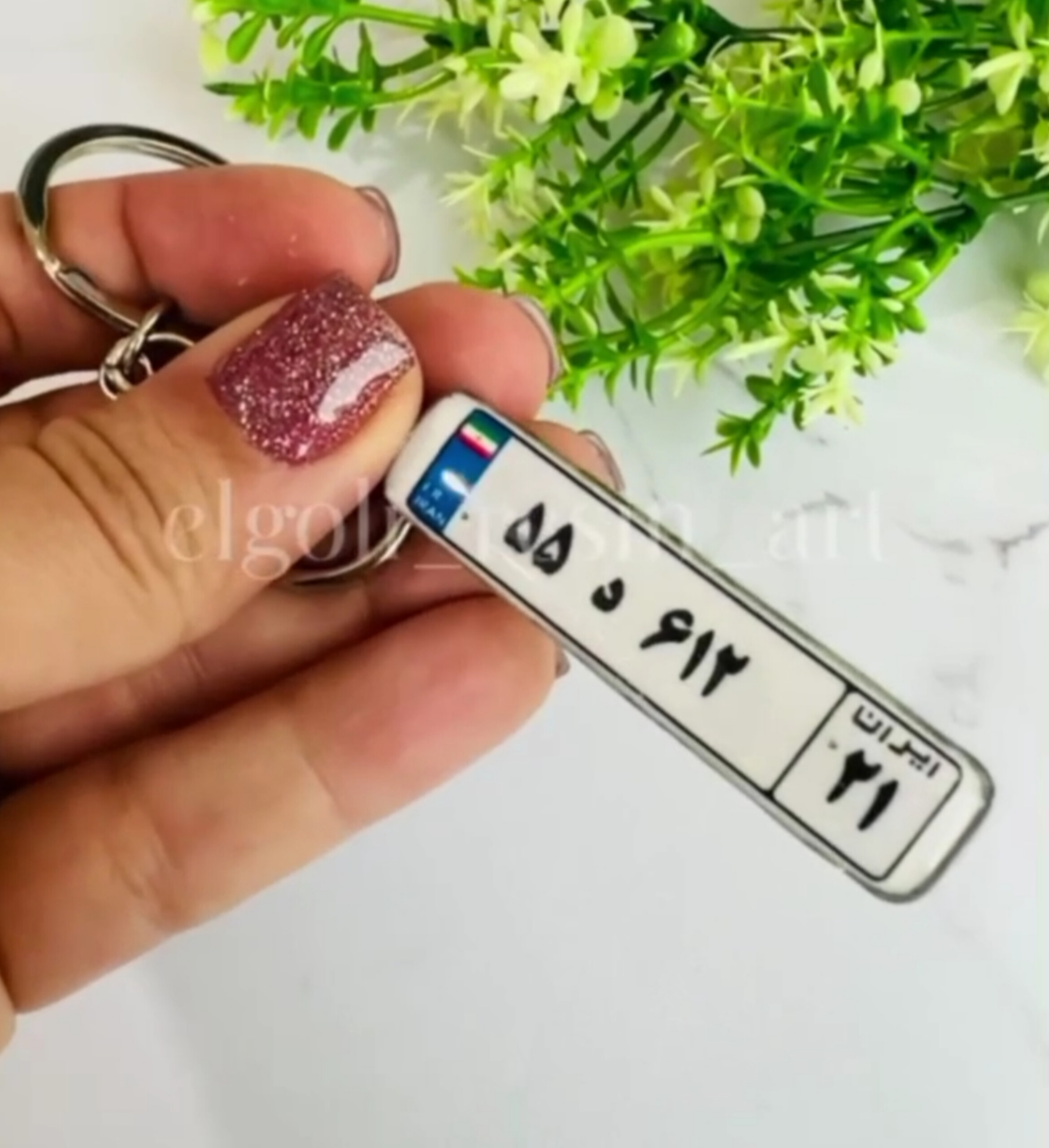 یک طرف شماره پلاک خودرو